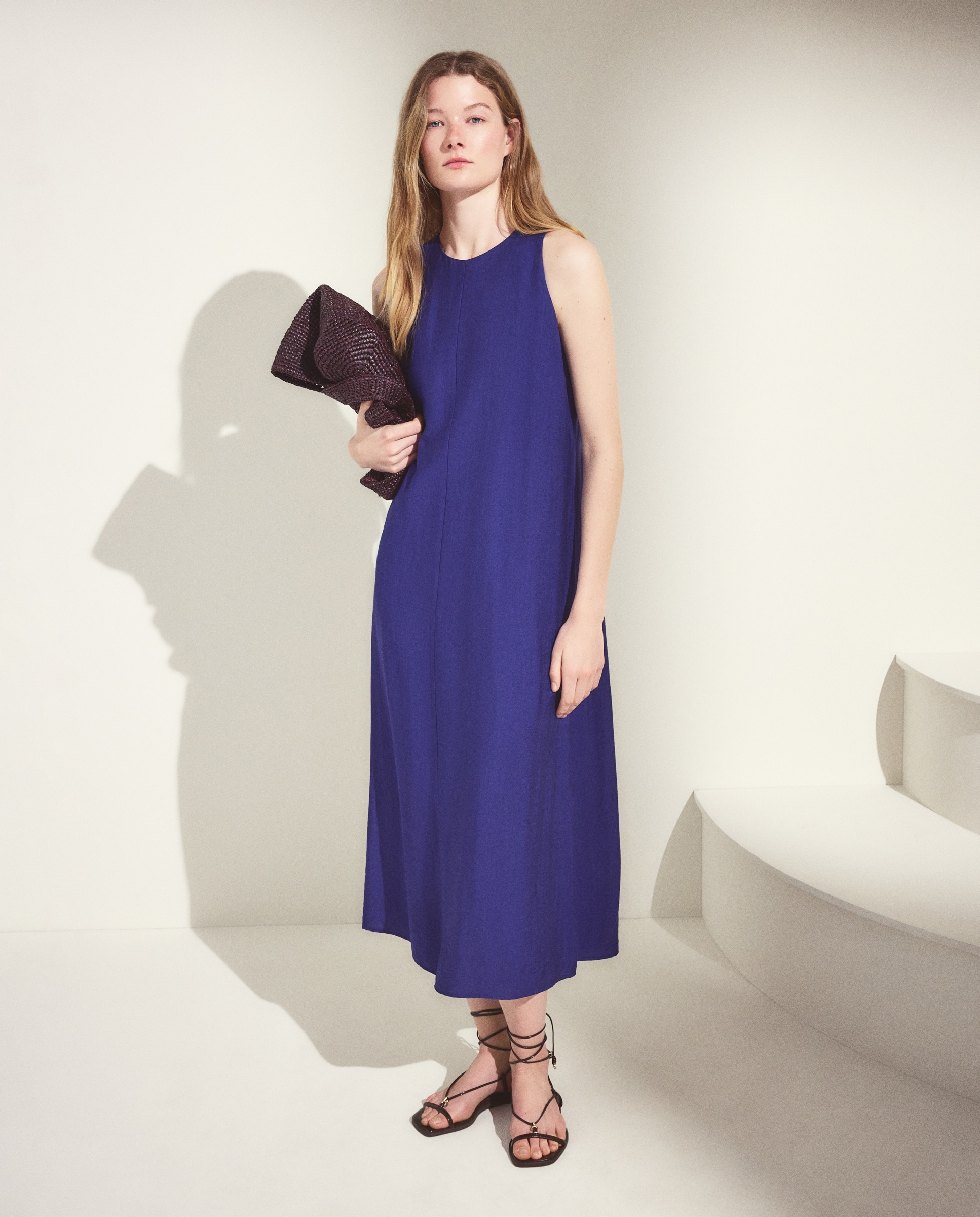 Woman El Corte Inglés Vestido midi sin mangas con cuello caja