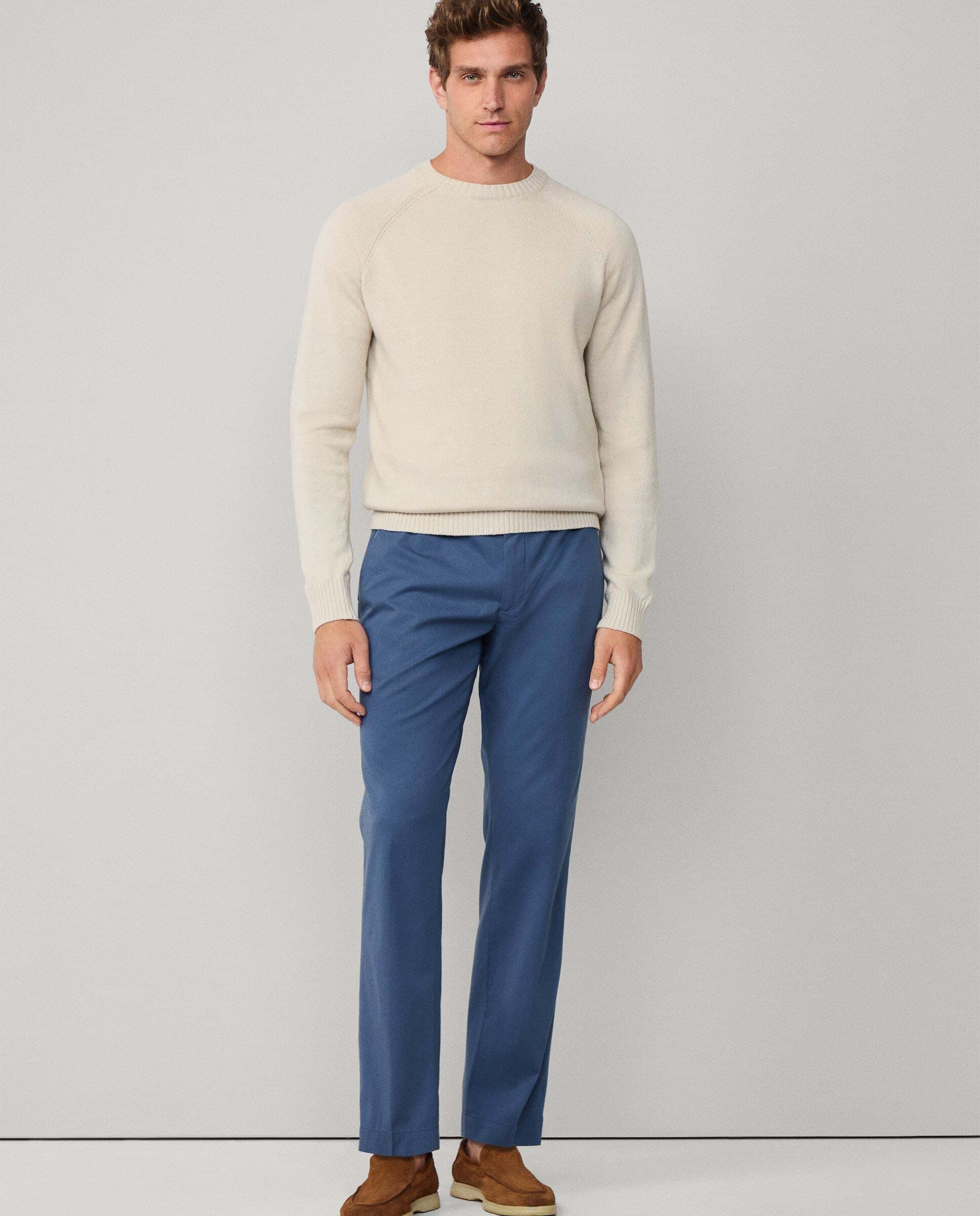 Chino de hombre liso