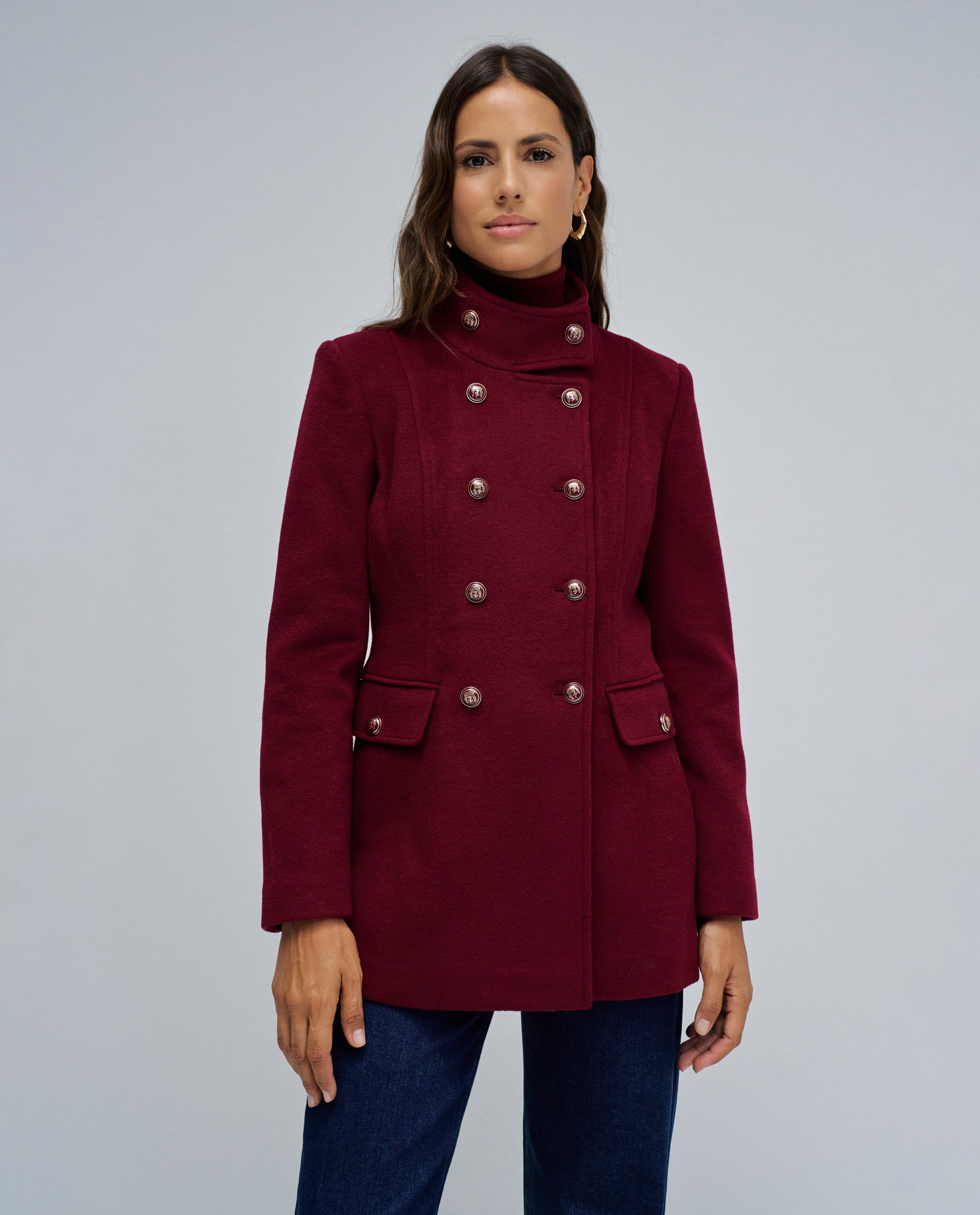 Abrigo de mujer de paño corto