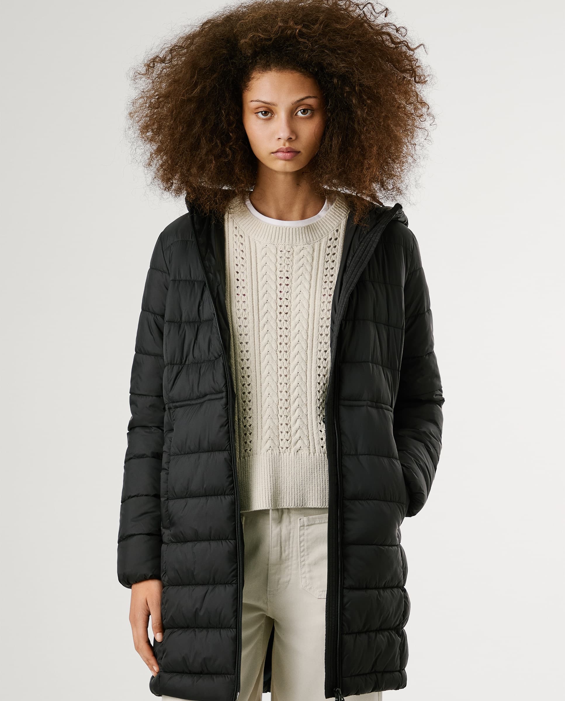 Plumífero largo de mujer impermeable con capucha