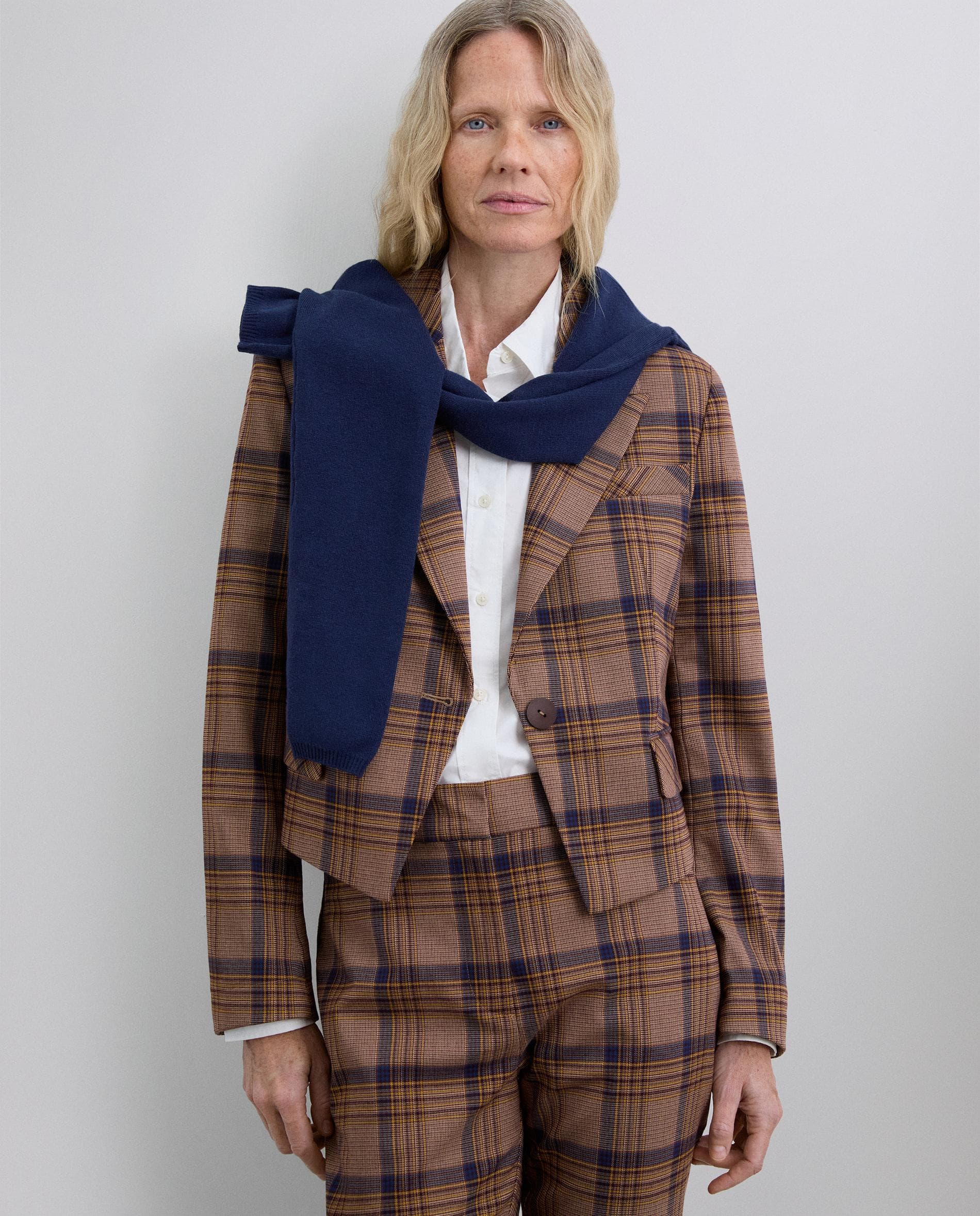 Blazer de mujer corta de cuadros