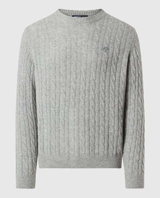 Jersey de ochos en mezcla de cashmere reciclado, cuello redondo y etiqueta en el bajo.